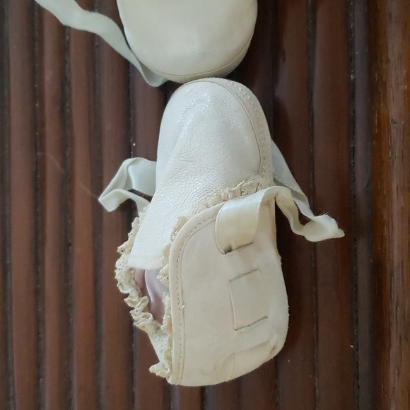 shoes - Picture 7 of 8